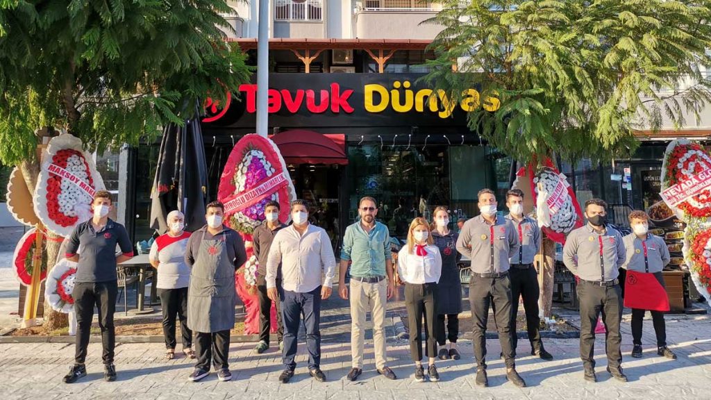 Tavuk Dünyası Adana’daki 6. restoranını Turgut Özal Bulvarı�nda açtı